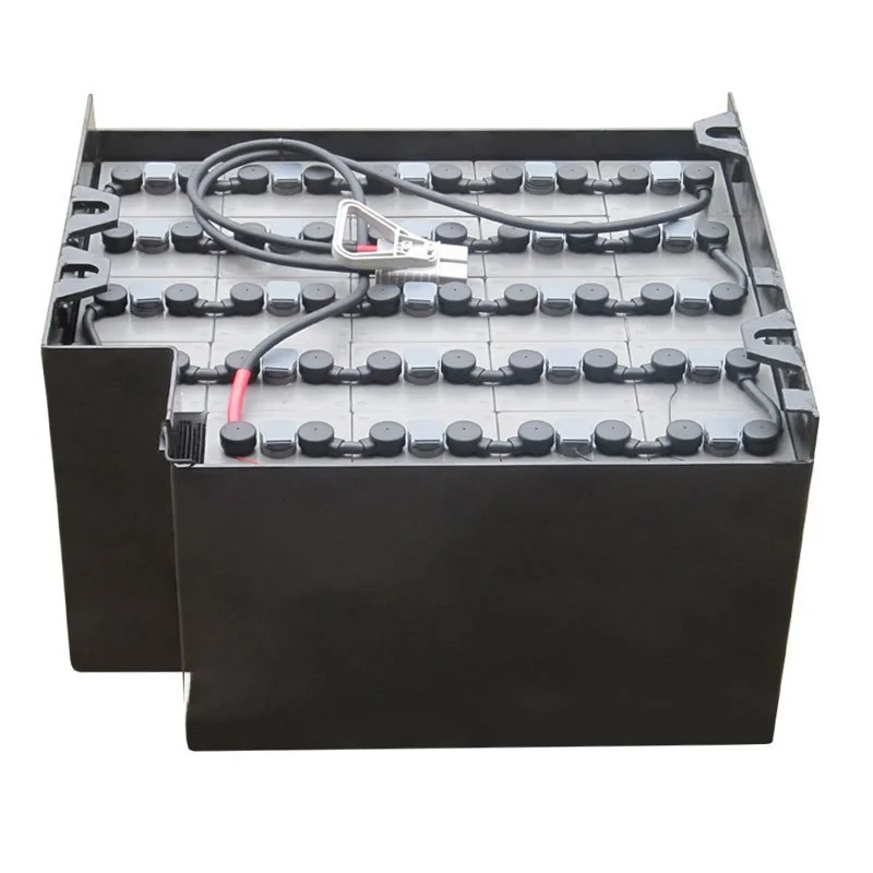 Lead-acid forklift traction battery pack with cell connections